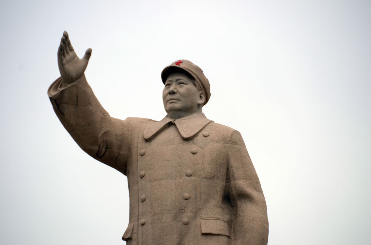 02 Kashgar Mao Statue Close Up
